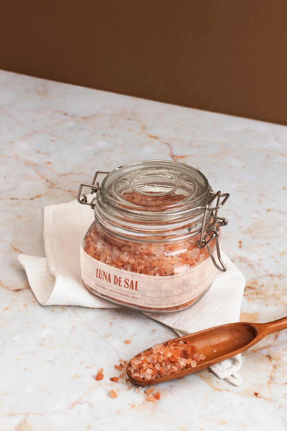 Ander Janín - Proyecto de diseño gráfico - Luna de sal